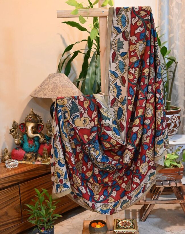Hand -painted Kalamkari Dupatta with floral print